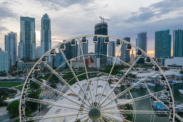 high-rise-buildings-and-ferris-wheel-in-florida