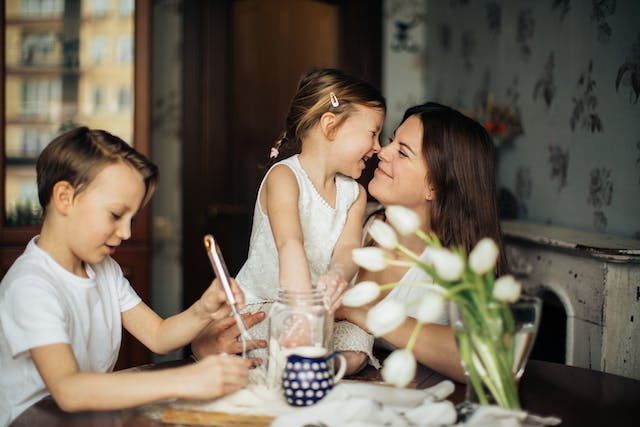 tenant-baking-with-children-smiling-and-happy